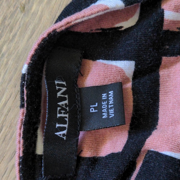 Geometric Pattern Top - Picture 4 of 4